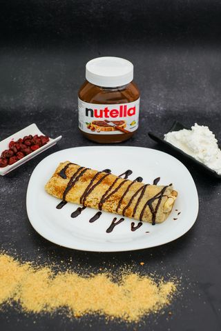 Palačinka sa Nutellom, višnjom i šlagom