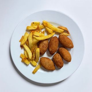 Croquetas de cocido con Patatas Fritas