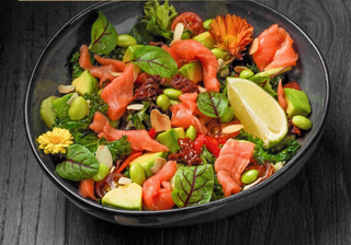 Салат со слабосоленым лососем (340г)