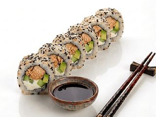 Uramaki z Pieczonym Łososiem 5 szt (190g)