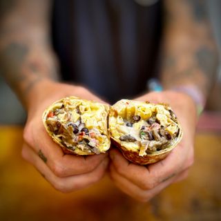 Burrito de shitake encebollado (V)