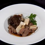 Vitello con funghi e bambù