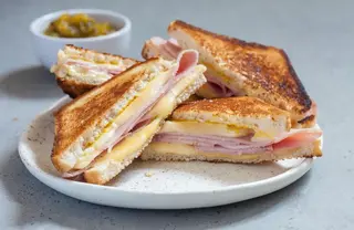 Toast Avec Fromage Et Dinde Fumé