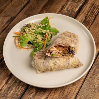 Рол зі скремблом з тофу, veg-м'ясом, овочами та тайським соусом (300г)