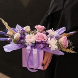 Композиція в коробочці з фіолетовому кольорі 