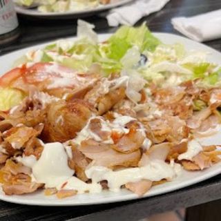 carne,patatas, arroz y salsa