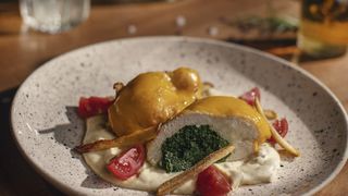 ქათმის ფილე ისპანახით და კომშით