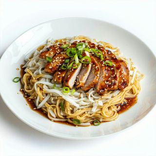 Fideos de arroz con pollo teriyaki