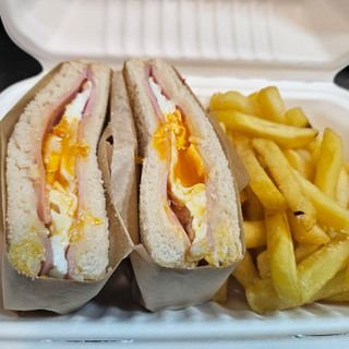 Sandwip Mixto con huevo + patatas fritas