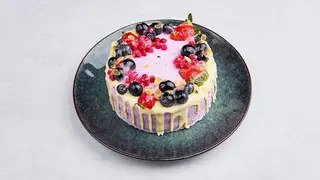 Tort śmietanowo - jagodowy 1.3 kg