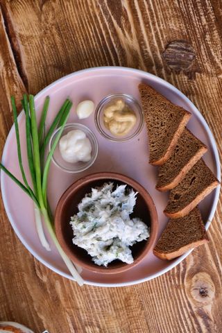 Twisted lard with garlic