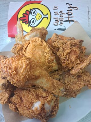 12 PIEZAS DE POLLO + (2 guarniciones)