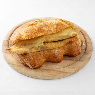 Panino con cotoletta e formaggio