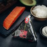 Օնիգիրի տապակած սաղմոնով