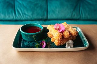 Сирні палички з ягідним соусом (150/30г)