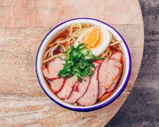 AZJATYCKI BULION z polędwiczką wieprzową