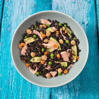 Insalata di Riso Nero al Salmone