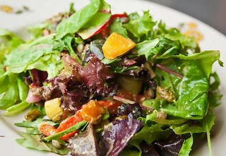 Салат "Микс" с говядиной в горчично-медовом соусе