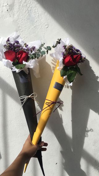 ორი წითელი ვარდი