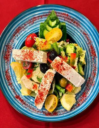 Середземноморський салат/Akdeniz salatası