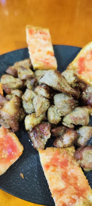 Cochinillo Con Pan De Cristal