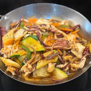 104.CALAMARI IN PENTOLA