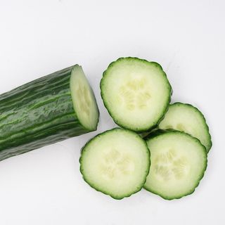 Ogórek świeży 1 sztuka