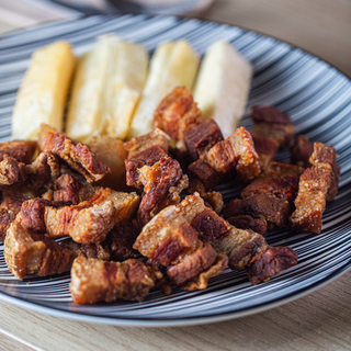 Chicharrón Con Yuca Frita