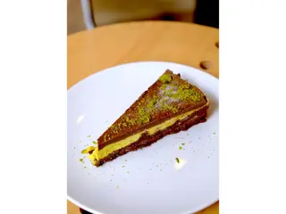 Tort de ciocolată alcalină și lămâie, raw, fără gluten