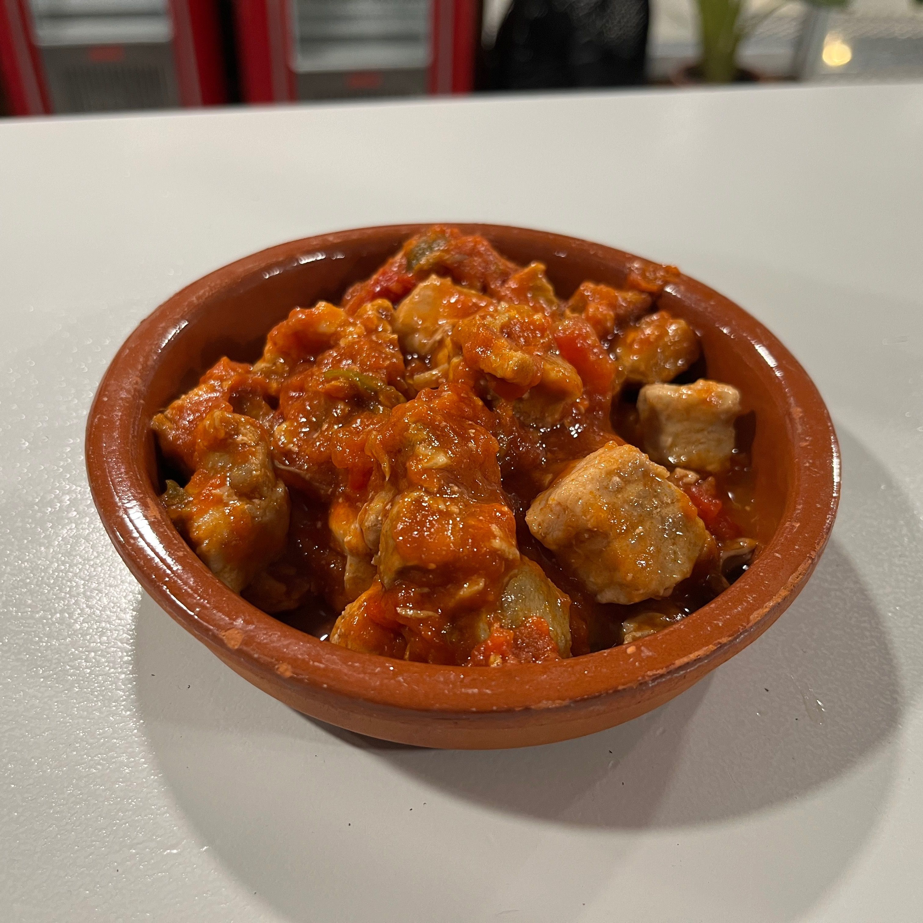 13 Magro Con Tomate