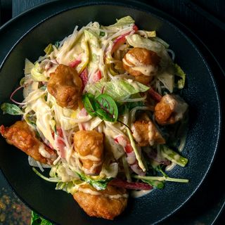 Салата Банг банг с пиле