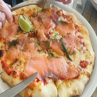 Pizza smoked salmón
