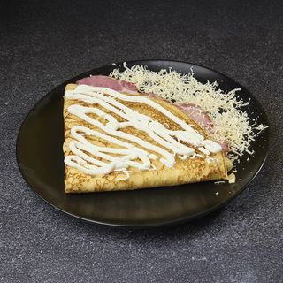 Slana palačinka sa dimljenim vratom, kačkavaljem i pavlakom