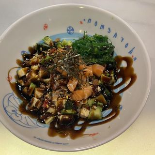 38B.Poke De Salmón Con Wakame