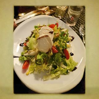 Ensalada de queso de cabra