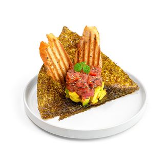 Tartar cu ton și avocado