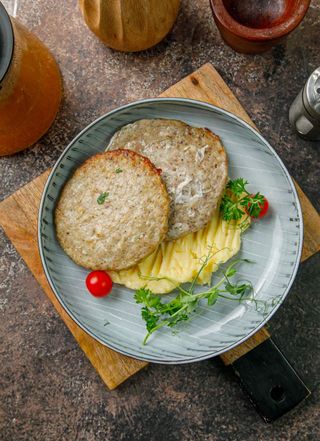 Котлета из курочки с пюре (300г)