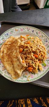 Noodles with 2 eggs and sausage