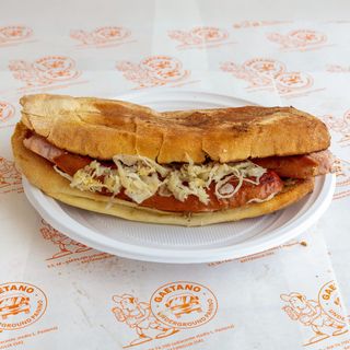 Panino wurstel tedesco, crauti e cipolla cotta