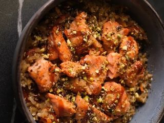 Тяхан з лососем (310g)