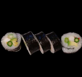 Futomaki de langostinos con aguacate y espárragos (5 uds.)