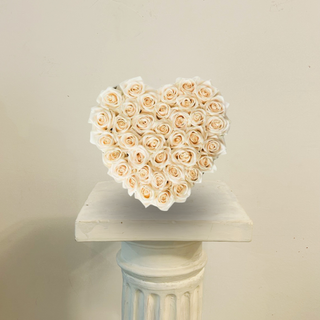 Caja de 15 Rosas Blancas Corazón 