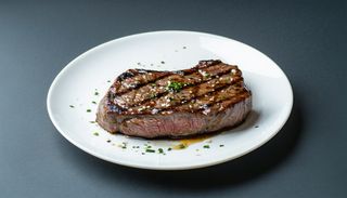 Ceafă de porc afumată la grătar