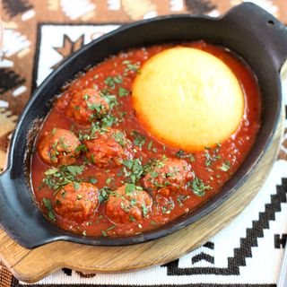 Chifteluțe vegane cu sos de roșii