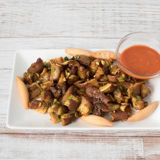 Oreja a la plancha c/ salsa brava 