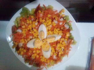 Salada de Delícias do Mar e Ovo Cozido