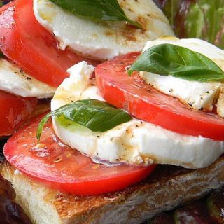 Tartines mozzarella tomate pesto 