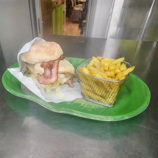 Hamburguesa de cine + patatas fritas