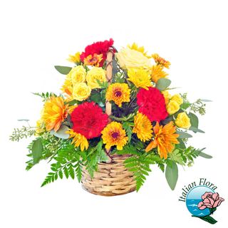 Composizione in cesto con fiori misti colorati