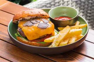 Cheeseburger cu trufe